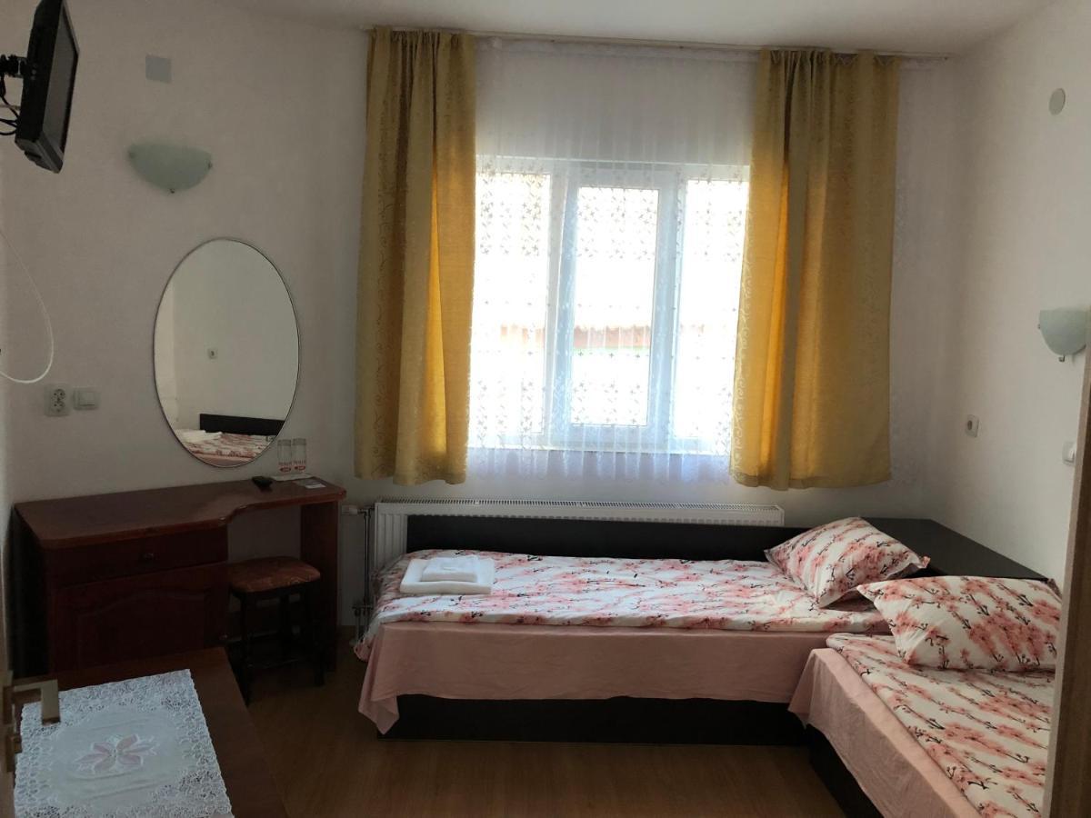Family Hotel Panorama Sarnitsa Extérieur photo