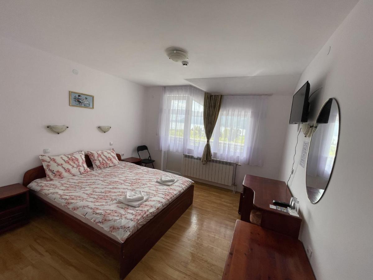 Family Hotel Panorama Sarnitsa Extérieur photo