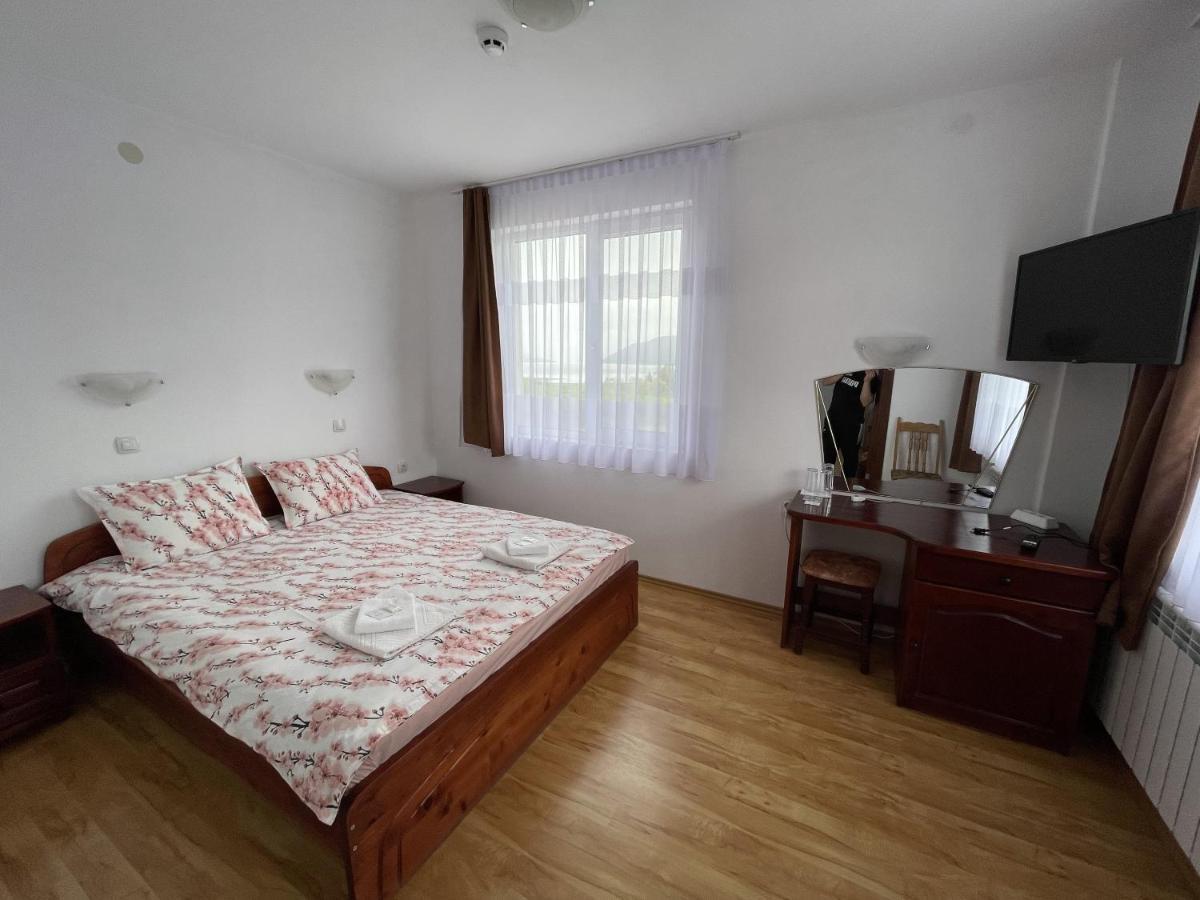 Family Hotel Panorama Sarnitsa Extérieur photo