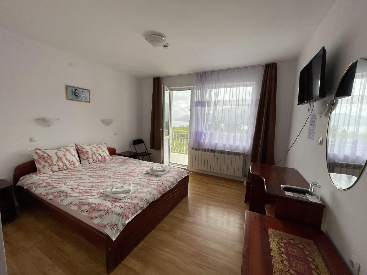Family Hotel Panorama Sarnitsa Extérieur photo