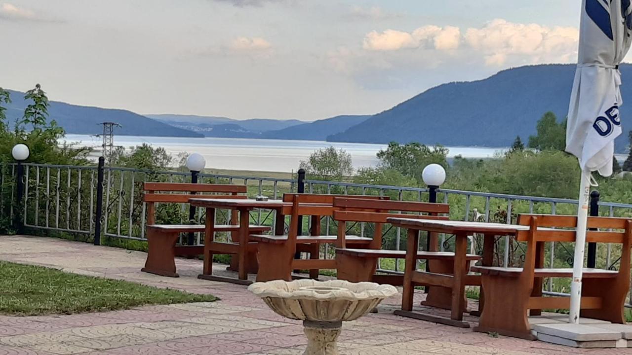 Family Hotel Panorama Sarnitsa Extérieur photo