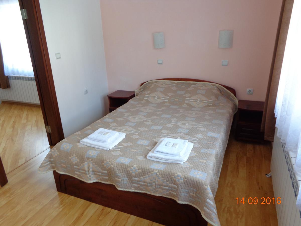 Family Hotel Panorama Sarnitsa Extérieur photo