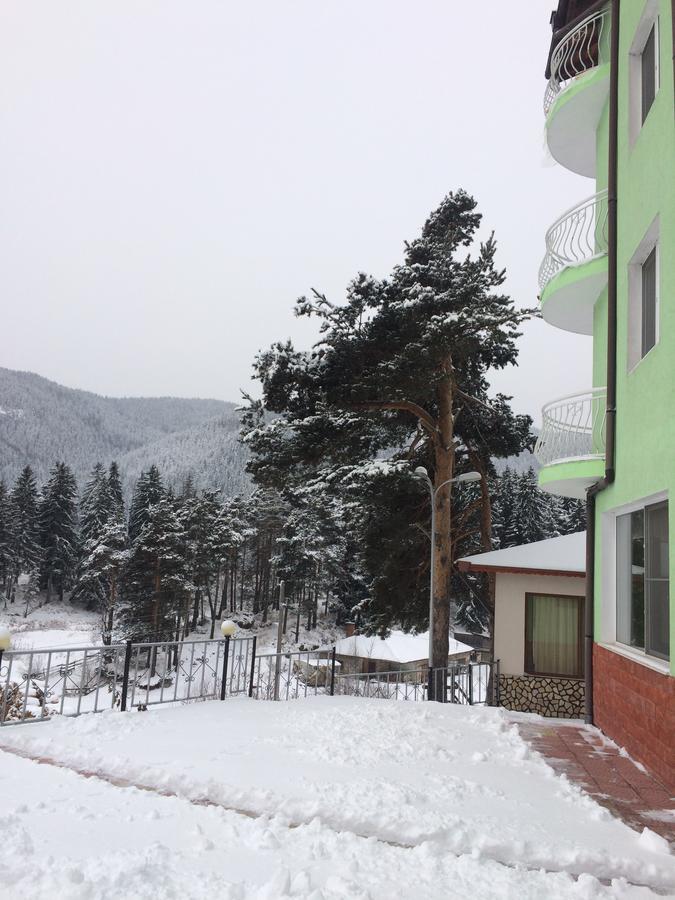 Family Hotel Panorama Sarnitsa Extérieur photo